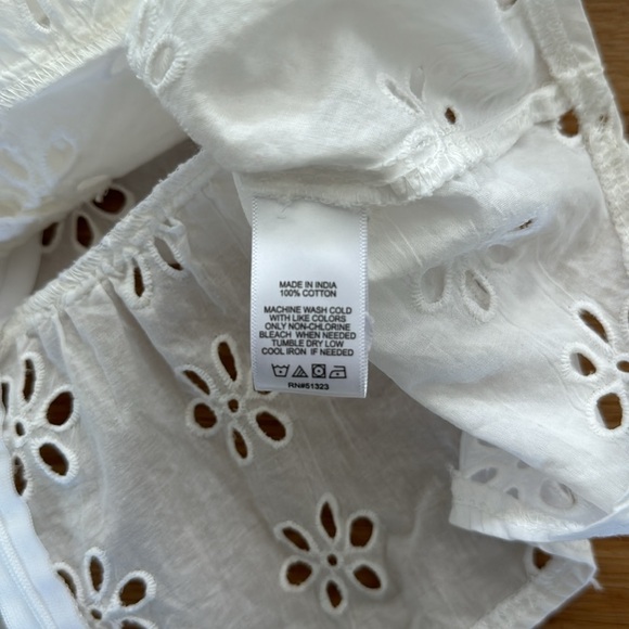 CeCe Women's White Flower Cutout Eyelet Puplum Top Sz XS Preppy Casual Neutral - Picture 6 of 7